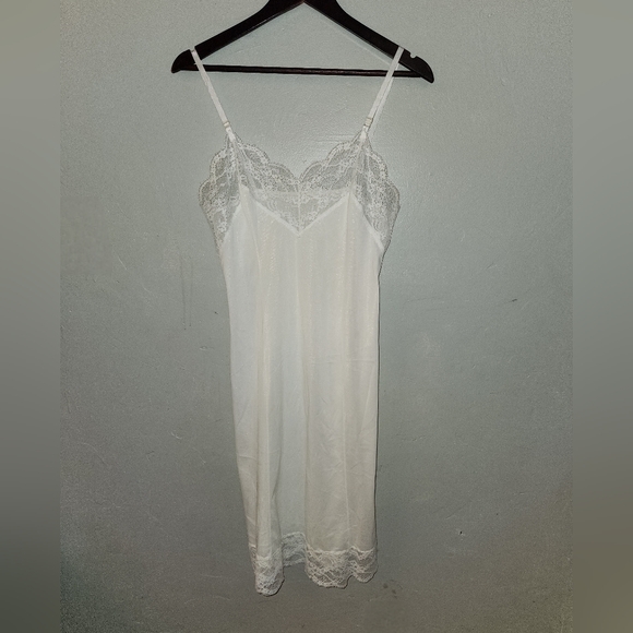 Vintage 1970s White Lace Accented Slip Dress by Wonder Maid - Picture 5 of 11